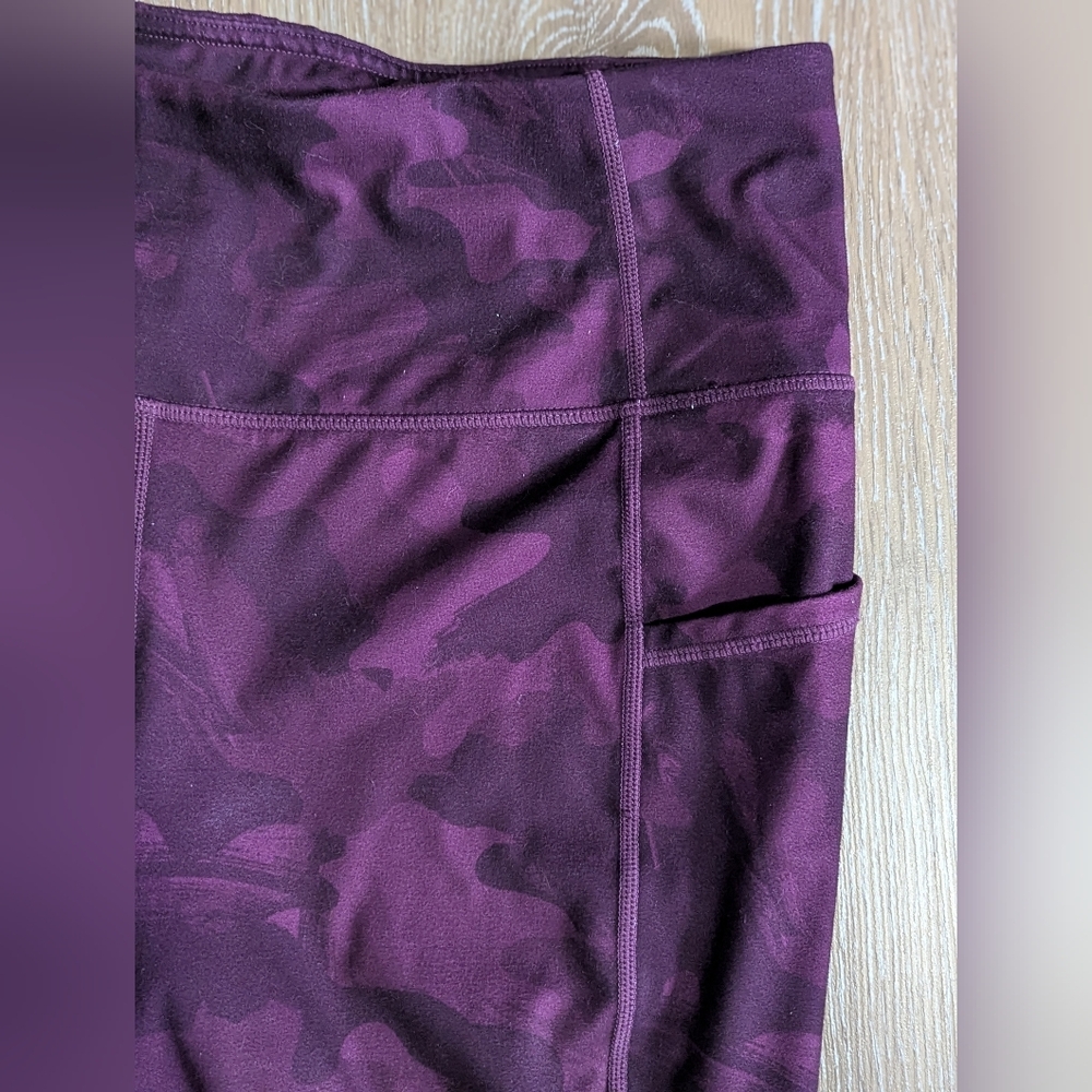 Reebok High Rise Women's Large‎ Purple Camo Leggings With Pockets - Picture 3 of 5